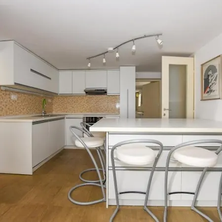 Apartman Holiday Home Per - Beautiful Garden