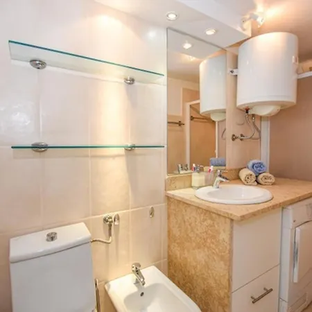 Holiday Home Per - Beautiful Garden Apartman Mandre